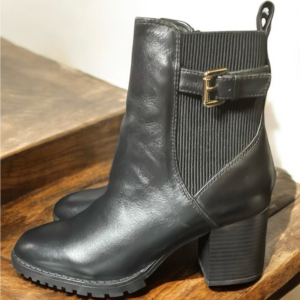 NWT Size 7 Women’s Black Blondo Tobi Ankle Blocked Boot - Picture 2 of 8